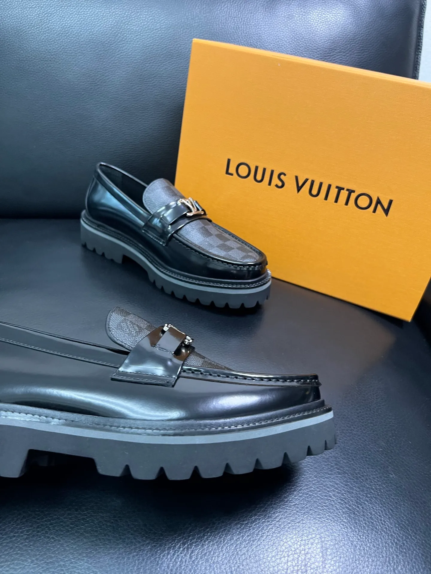 Men's shoes 💰780 Lv top purchasing Louis Vuitton leather shoes counter synchronization, uppers imported from Italy, imported water-dyed cowhide lining, soles: original soles specially provided by the original factory, original factory follow-up goods, high quality, welcome to compare, code number 38-44 (customized 45) 85842